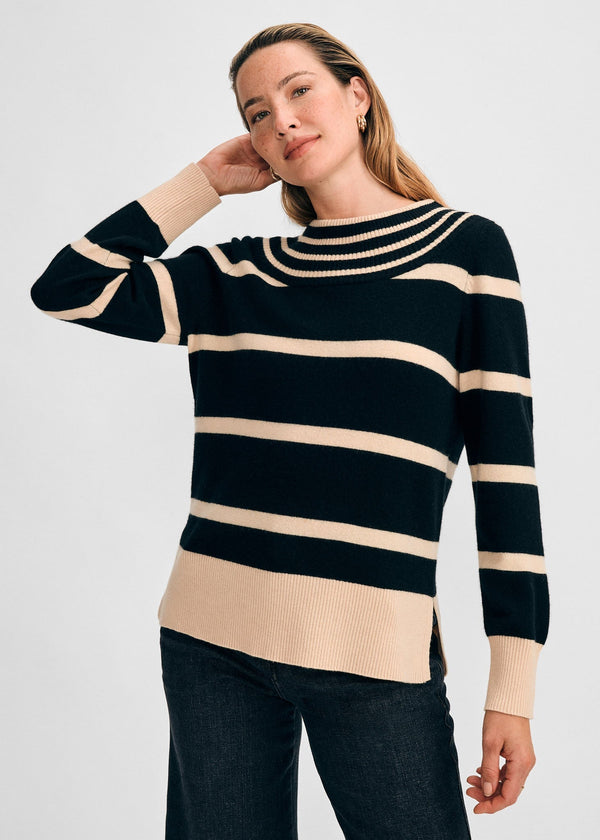 IF8002_BLACKCREAM_BOXYSWEATER_