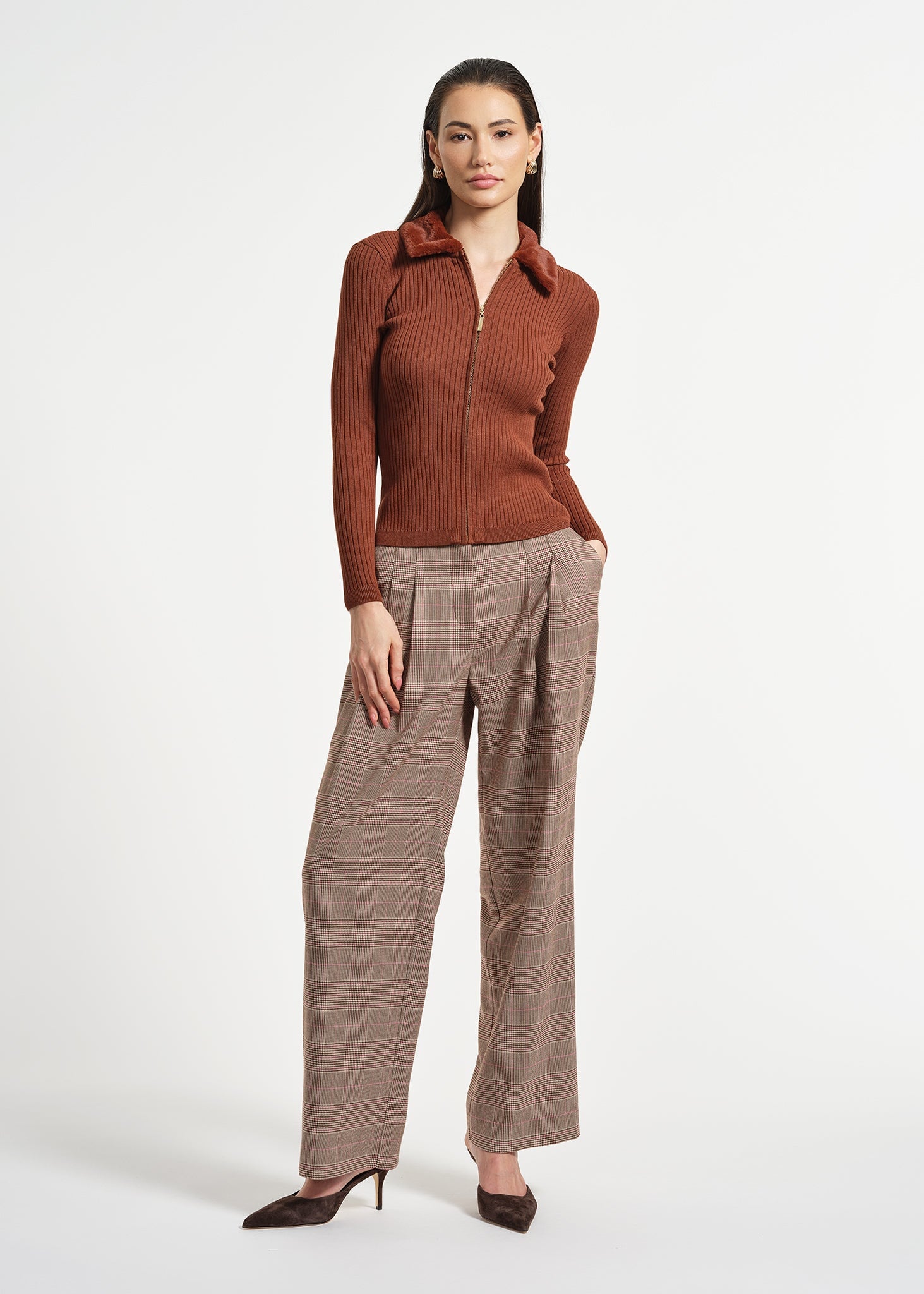 フォンティーヌ　ハイネット　ブラウン Faux Fur Collar Zip Front Sweater | Isaac Mizrahi