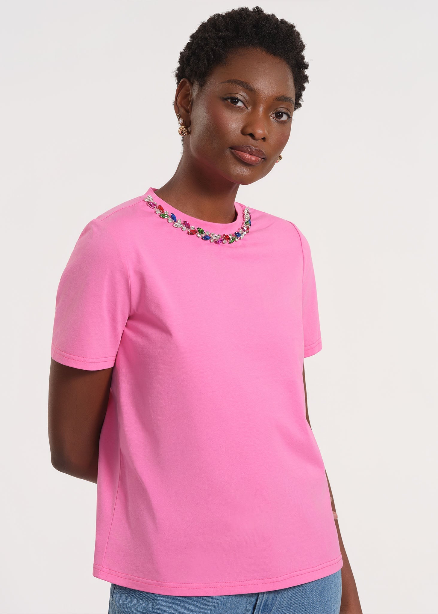 Necklace-Inspired Scoop Neck Short Sleeve Tee